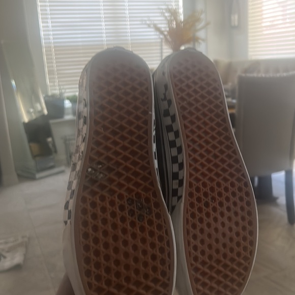 Vans - Picture 5 of 7